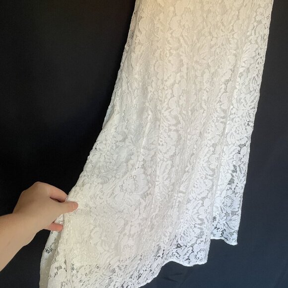 White Lace Sleeveless Long Dress With Scalloped Neckline & Side Zipper Closure - Picture 4 of 7